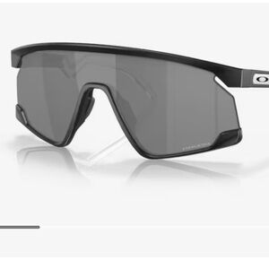 NWT Oakley Black and Silver Sunglasses